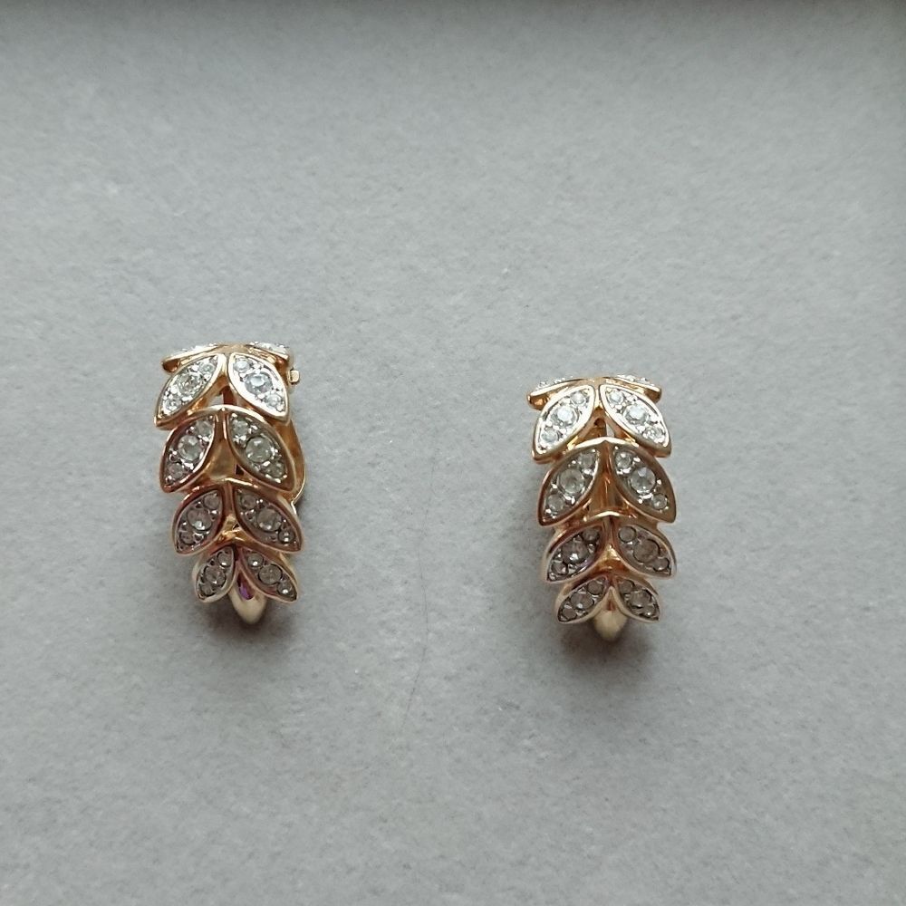 Gold tone leaf Swarovski Clip On earrings - Picture 8 of 11